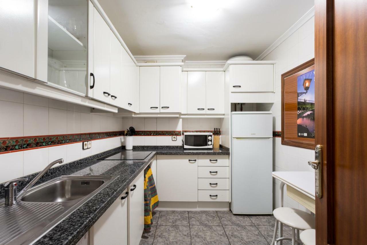 Holi-Rent Albareda Apartment Севиля Екстериор снимка