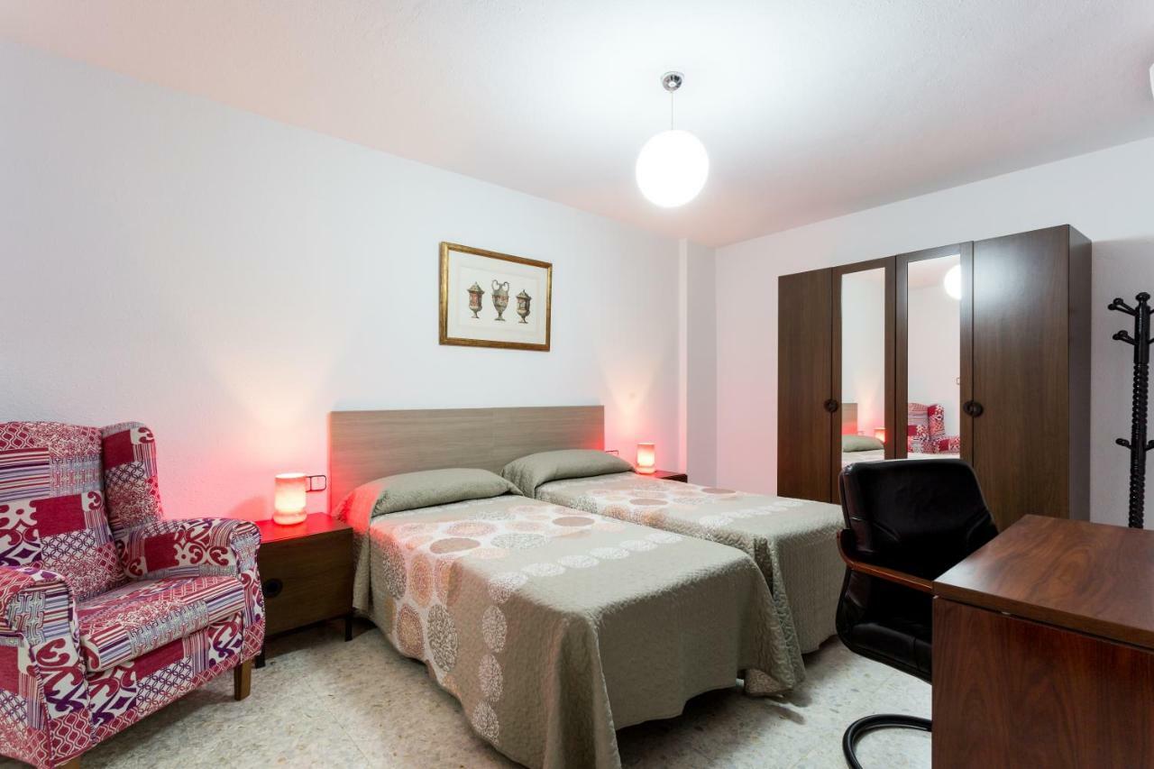 Holi-Rent Albareda Apartment Севиля Екстериор снимка