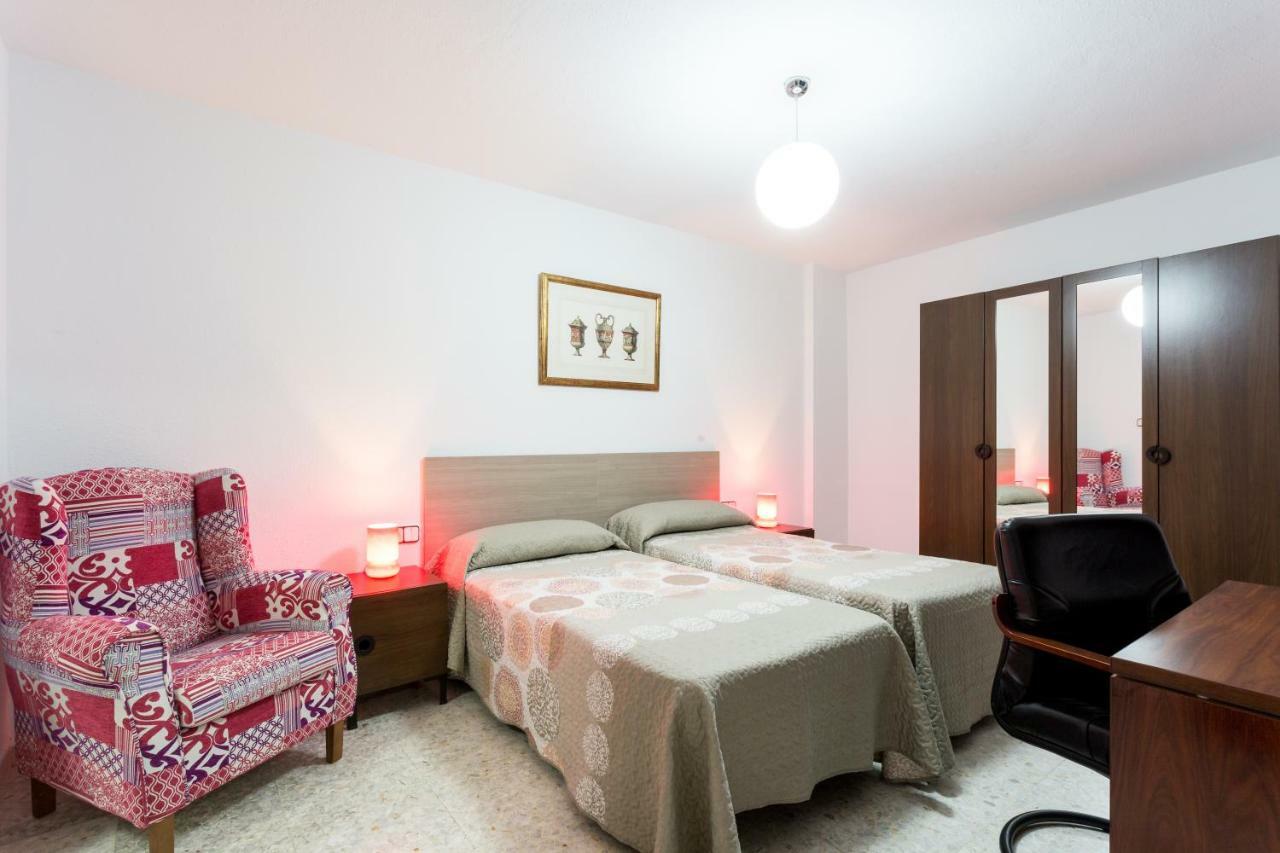 Holi-Rent Albareda Apartment Севиля Екстериор снимка