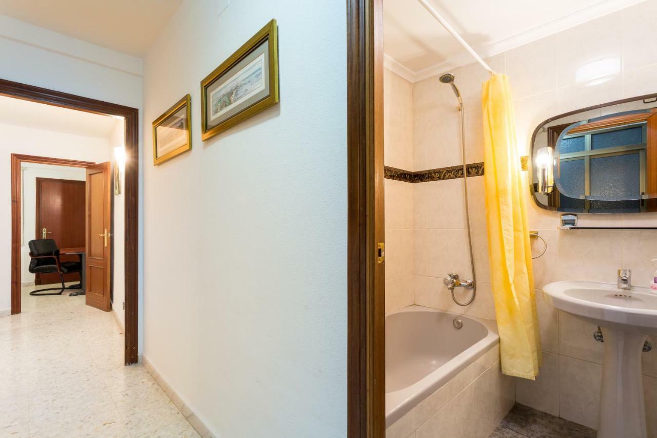 Holi-Rent Albareda Apartment Севиля Екстериор снимка