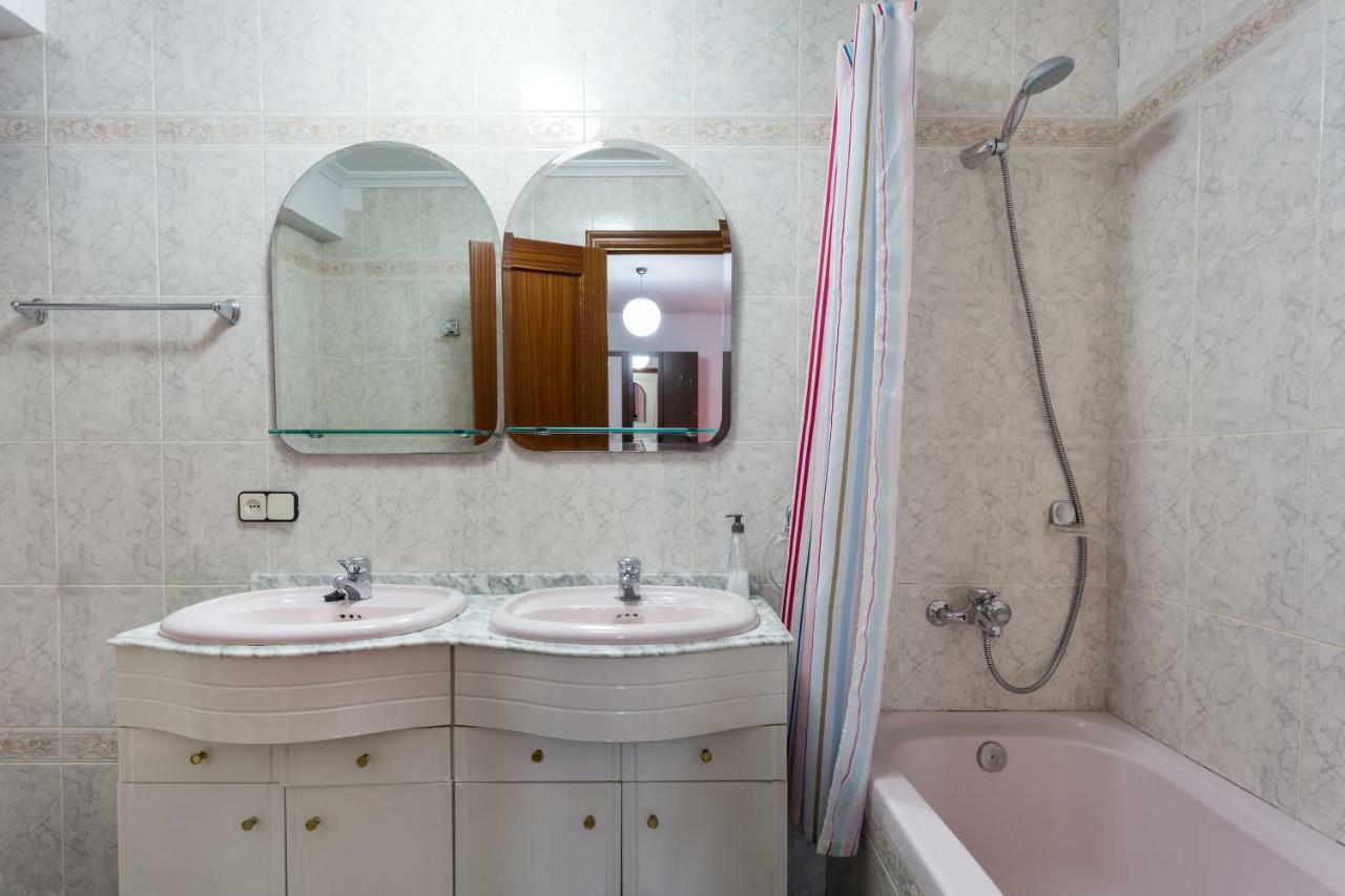 Holi-Rent Albareda Apartment Севиля Екстериор снимка